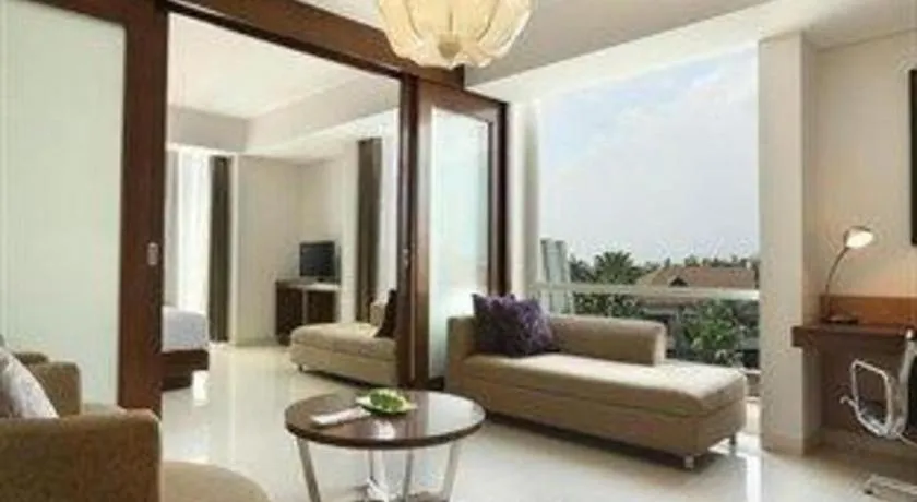 Hotel Santika Premiere Kota Harapan Indah