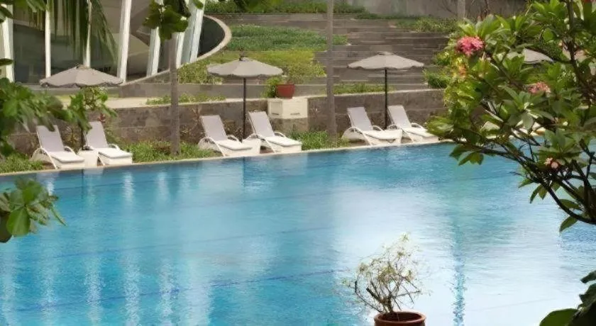 Hotel Santika Premiere Kota Harapan Indah