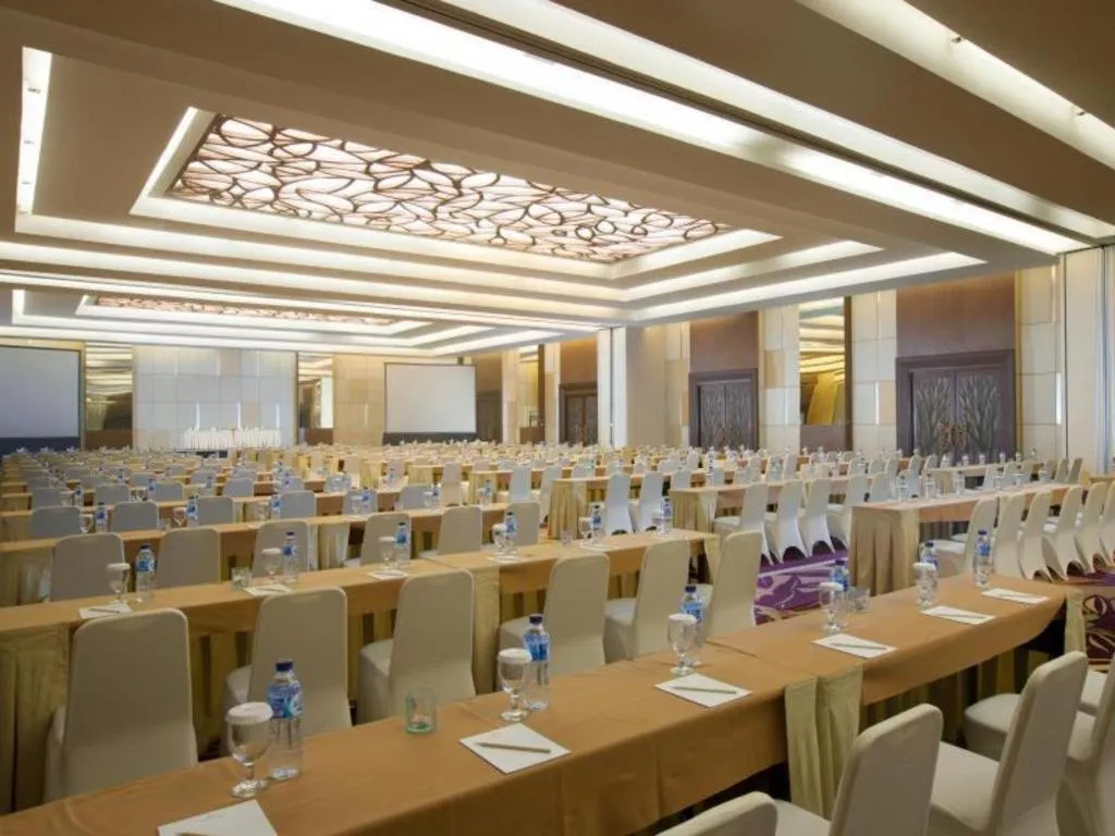 Hotel Santika Premiere Kota Harapan Indah