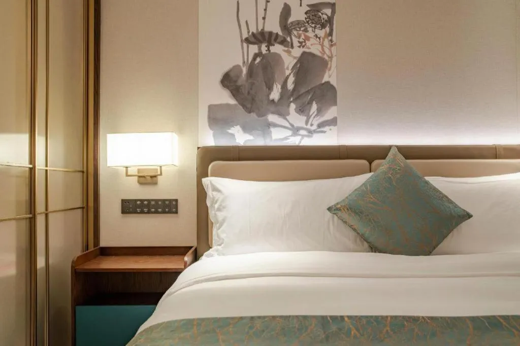 Bed in Dongguan Yingbin Hotel