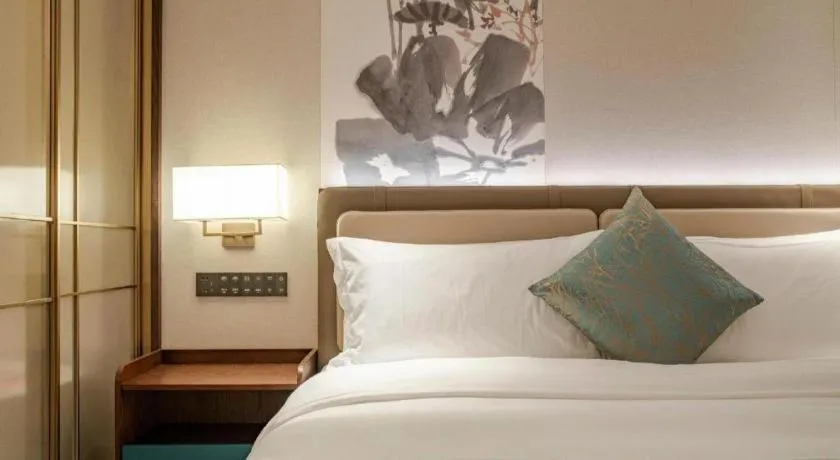 Bed in Dongguan Yingbin Hotel