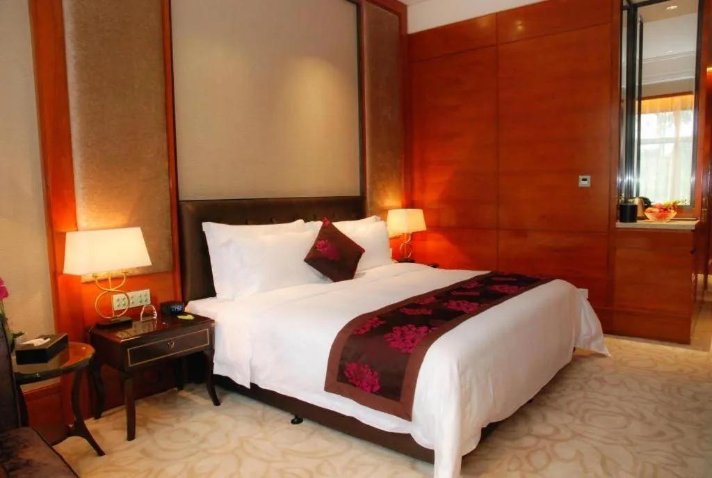 Bed in Dongguan Yingbin Hotel