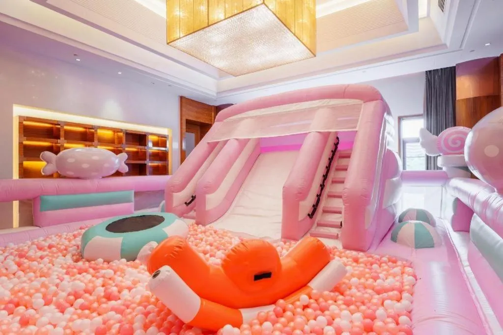 Bed in Dongguan Yingbin Hotel