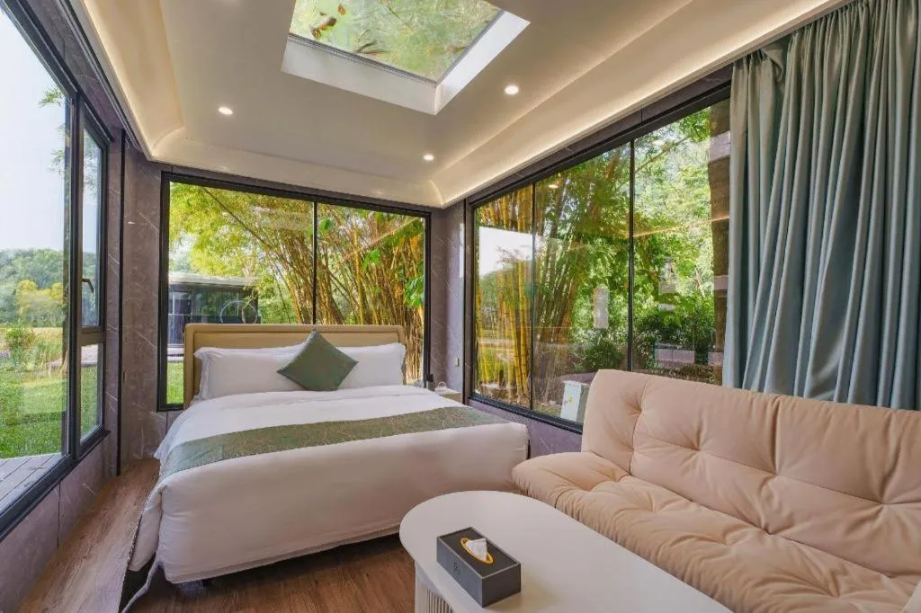 Bed in Dongguan Yingbin Hotel