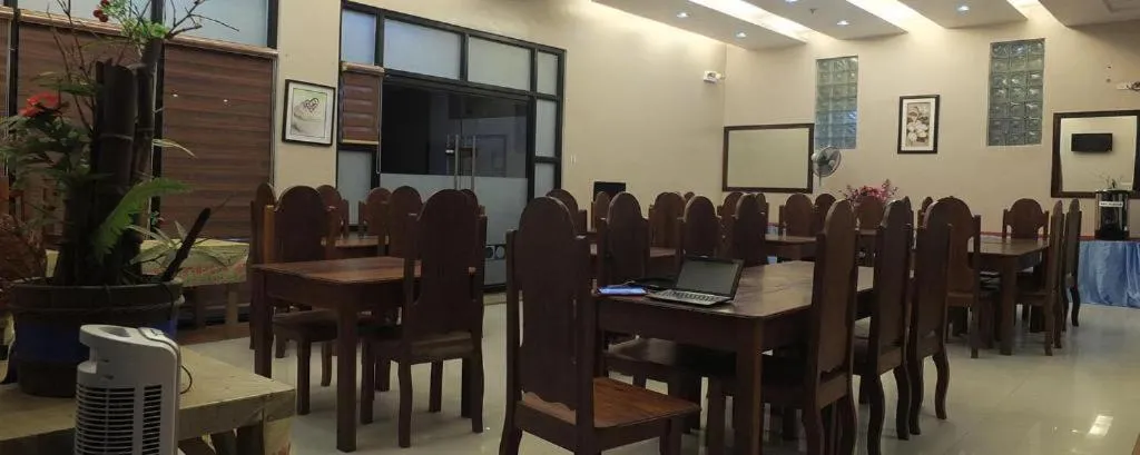 Rovic's Tourist Hotel