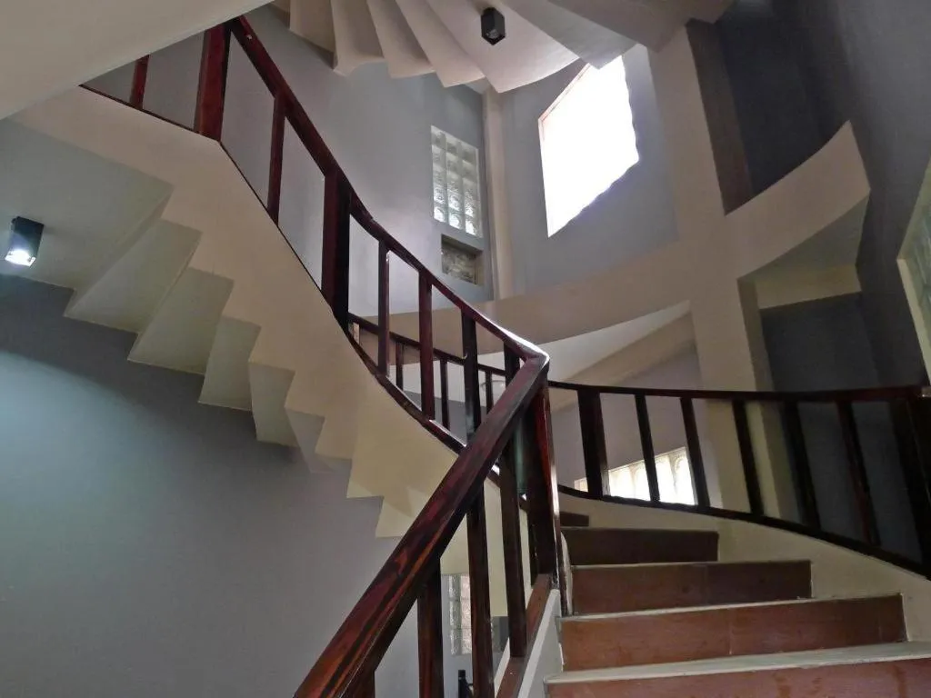 Rovic's Tourist Hotel