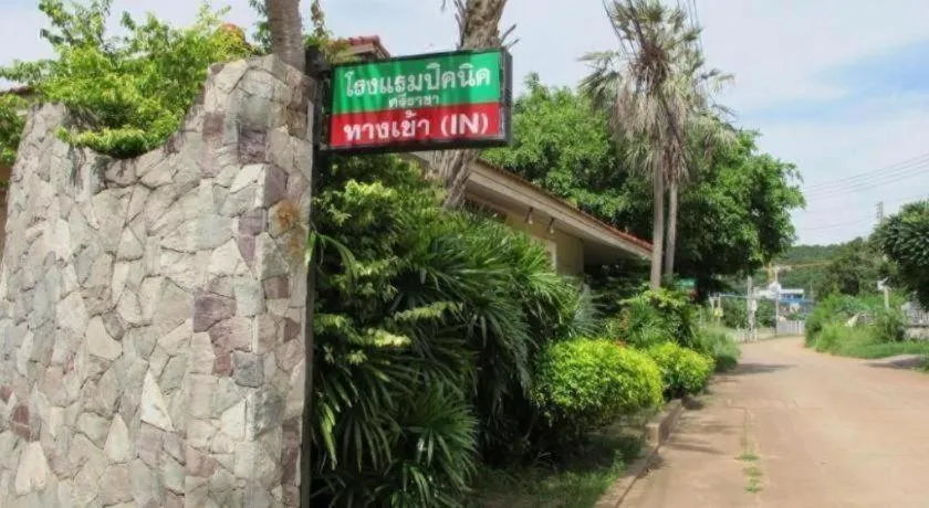 Picnic Sriracha Hotel