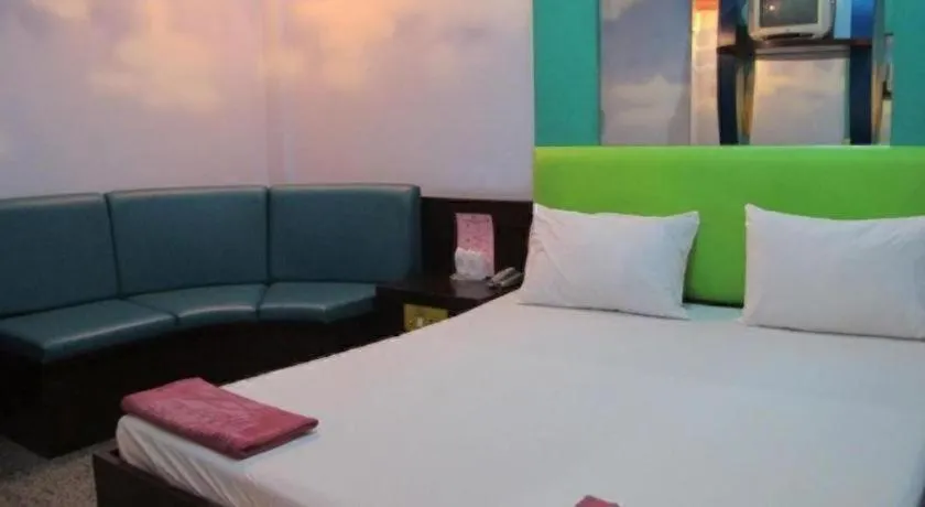 Bed in Picnic Sriracha Hotel