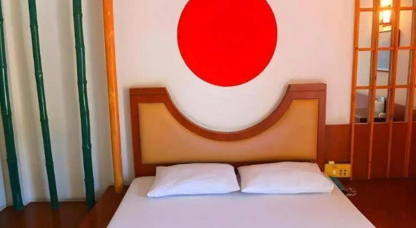 Bed in Picnic Sriracha Hotel