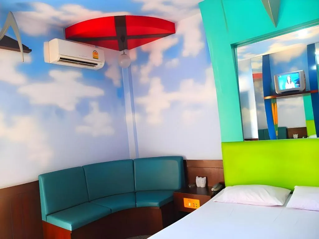 Bed in Picnic Sriracha Hotel