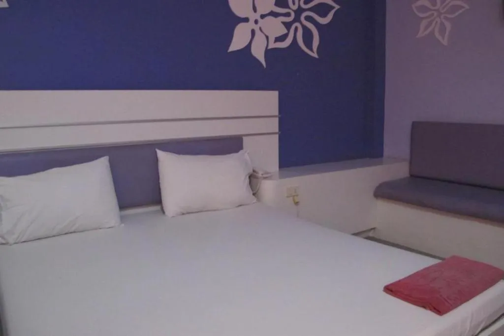 Bed in Picnic Sriracha Hotel