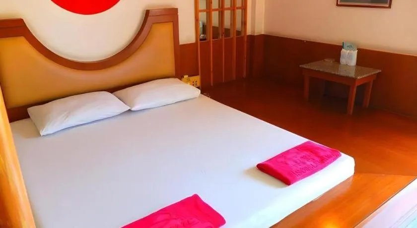 Bed in Picnic Sriracha Hotel