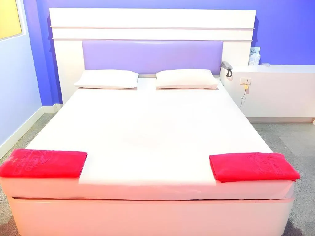 Bed in Picnic Sriracha Hotel