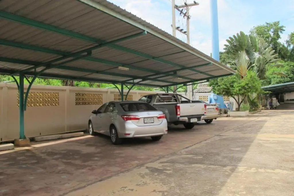 Picnic Sriracha Hotel