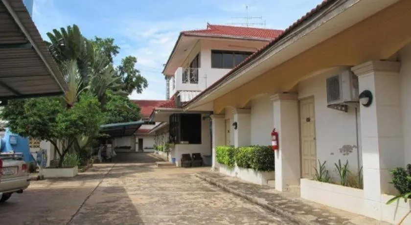 Picnic Sriracha Hotel