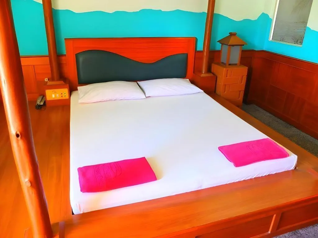 Bed in Picnic Sriracha Hotel