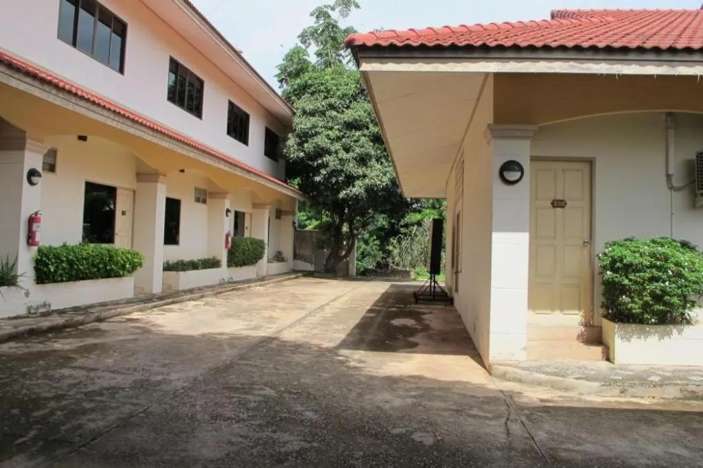 Picnic Sriracha Hotel