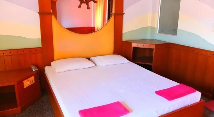 Bed in Picnic Sriracha Hotel