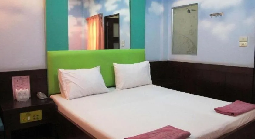 Bed in Picnic Sriracha Hotel