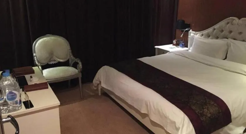 Bed in Metropark Hotel