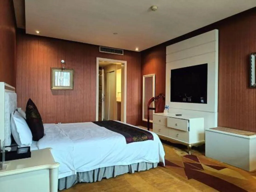 Bed in Metropark Hotel