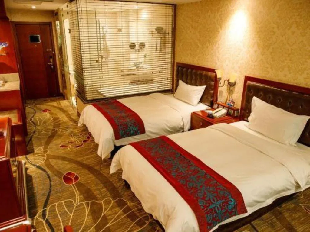 Bed in Metropark Hotel