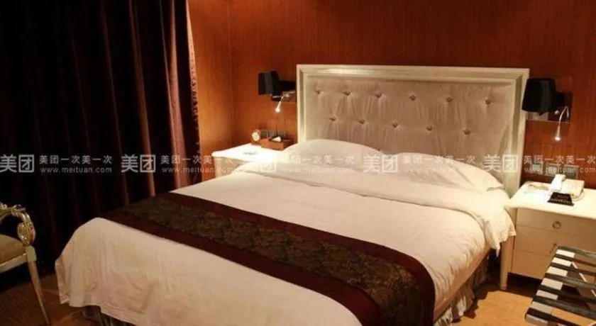 Bed in Metropark Hotel