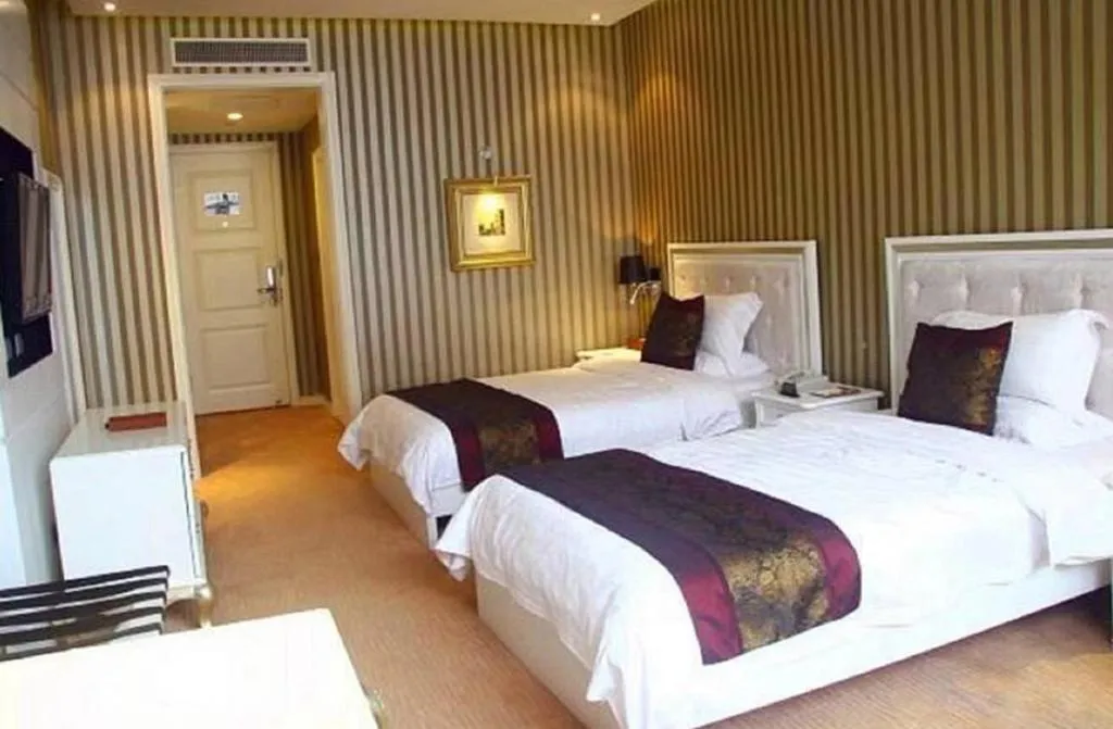 Bed in Metropark Hotel