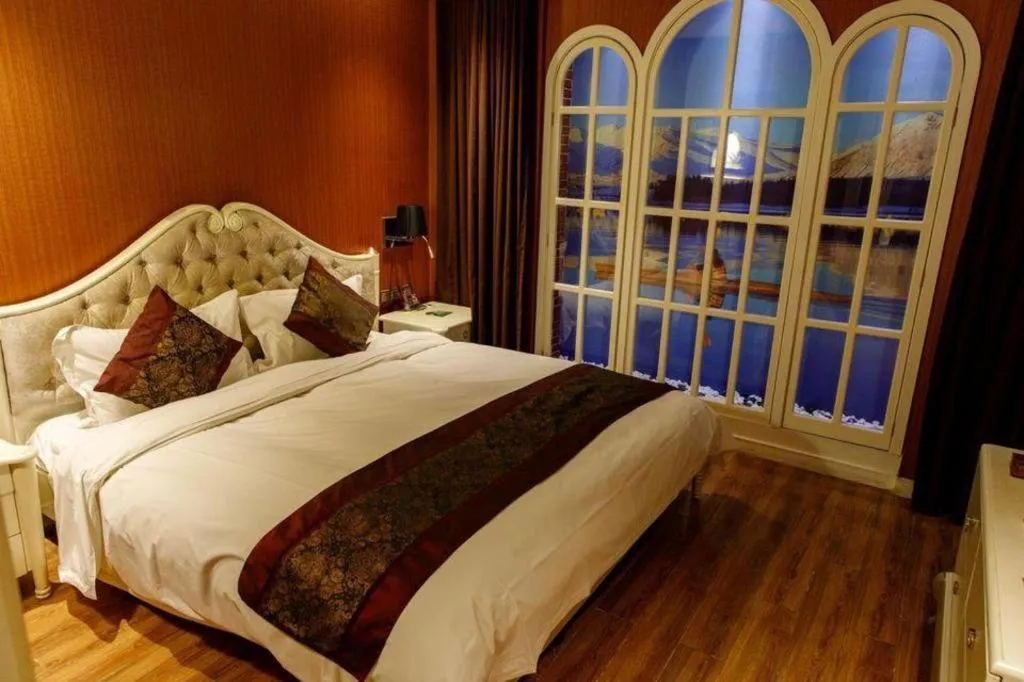 Bed in Metropark Hotel