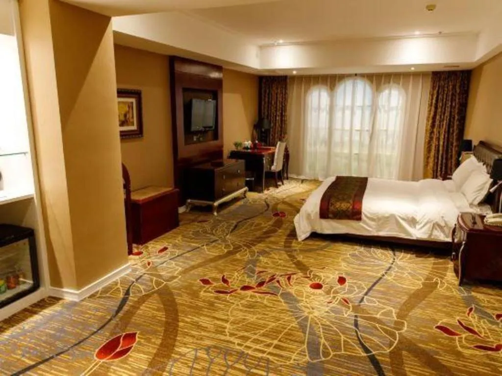 Bed in Metropark Hotel