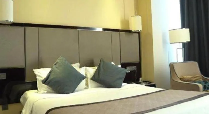 Bed in Pacific Regency Hotel Shenyang