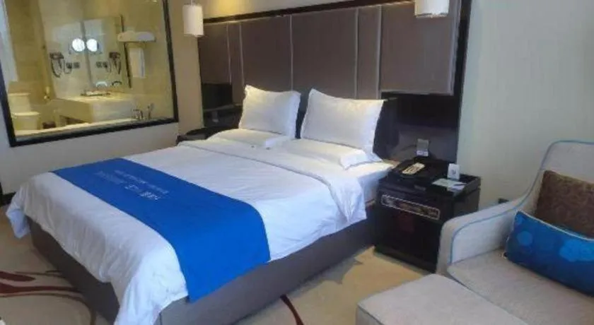 Bed in Pacific Regency Hotel Shenyang