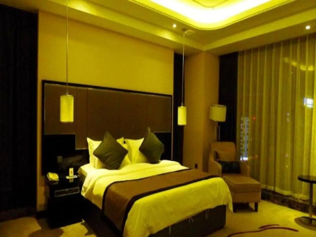 Bed in Pacific Regency Hotel Shenyang