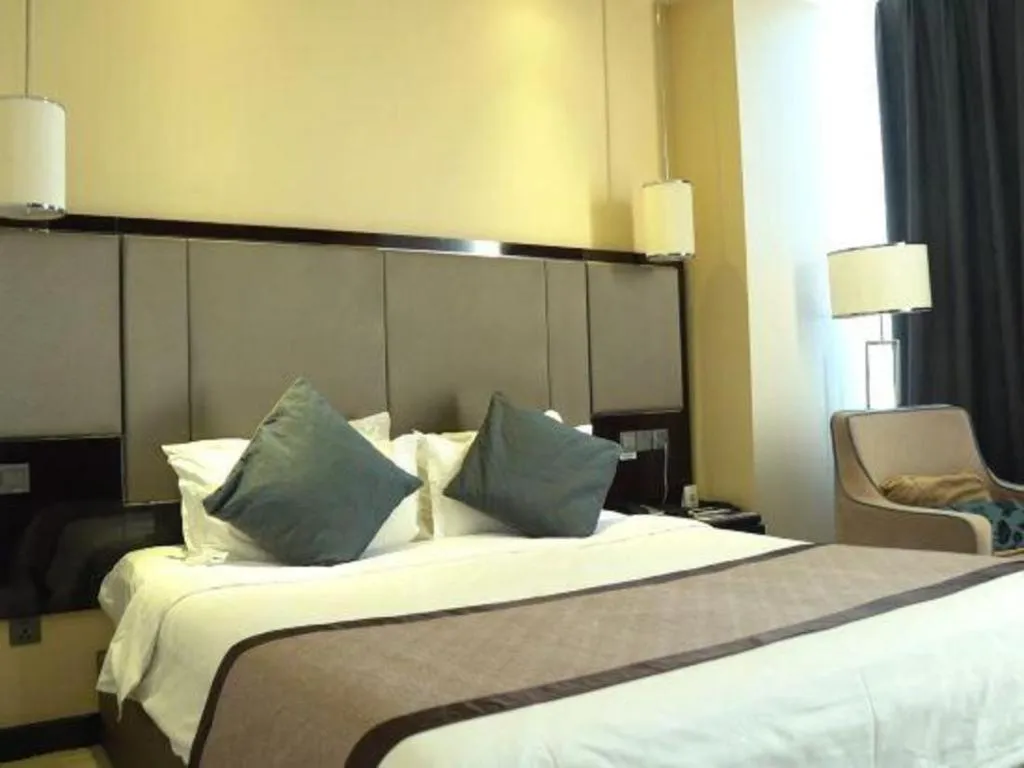 Bed in Pacific Regency Hotel Shenyang