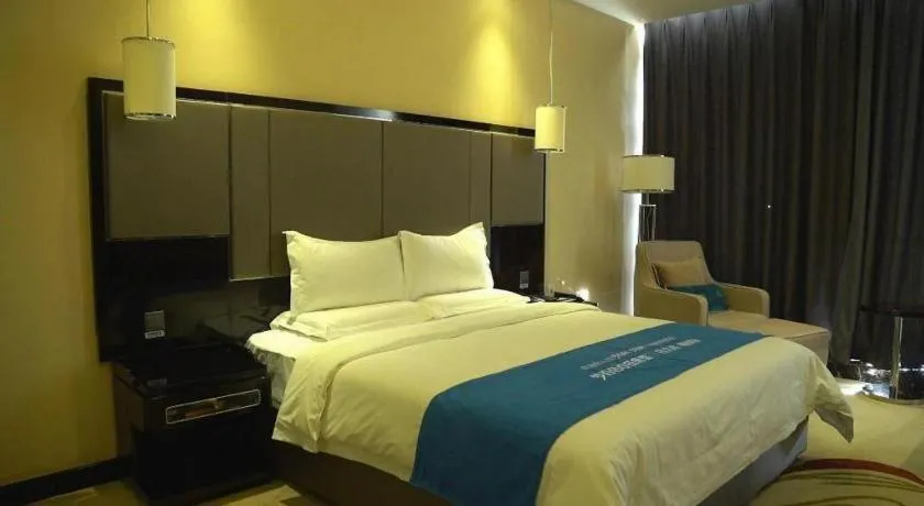 Bed in Pacific Regency Hotel Shenyang