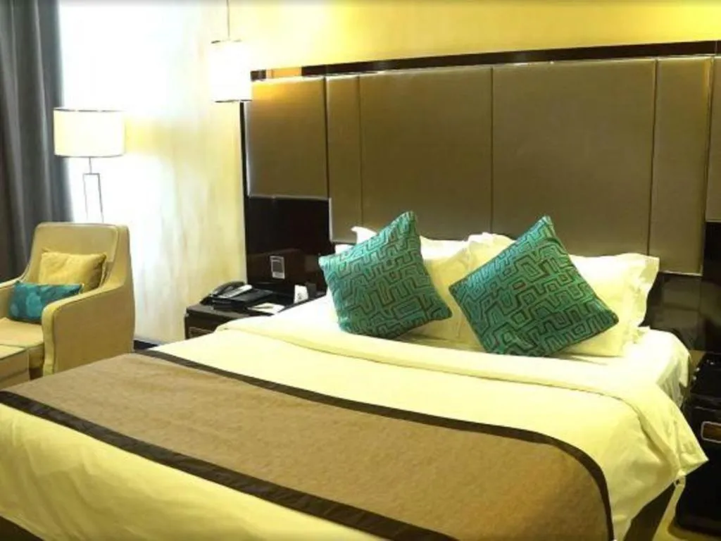 Bed in Pacific Regency Hotel Shenyang