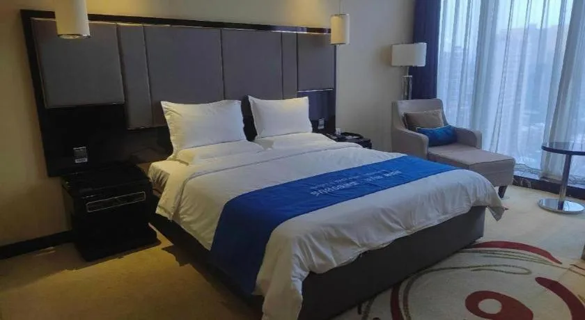 Bed in Pacific Regency Hotel Shenyang