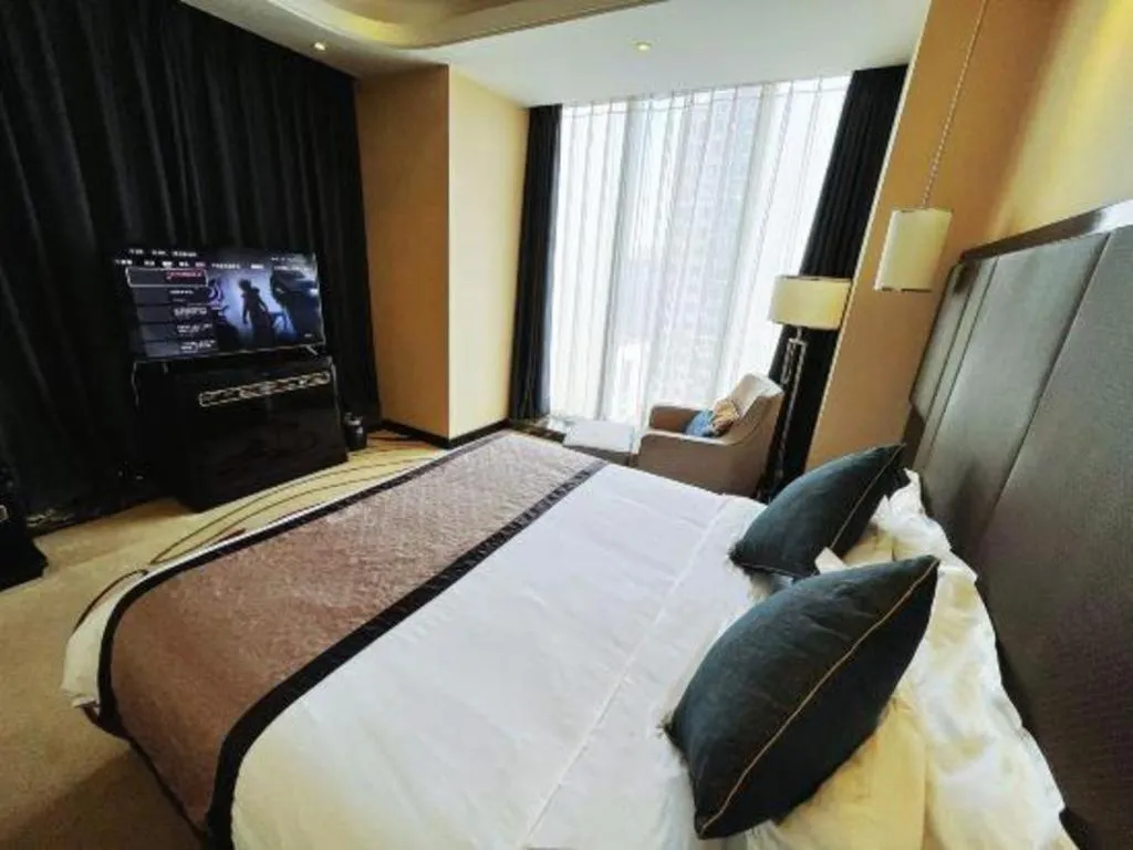 Bed in Pacific Regency Hotel Shenyang