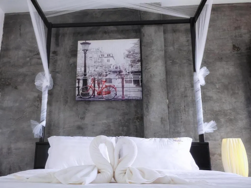 Bed in The Key Hotel