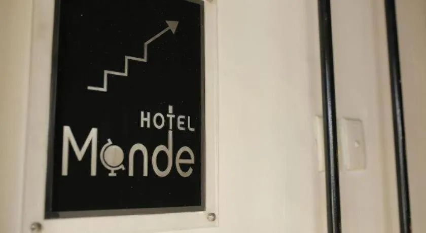 Hotel Monde