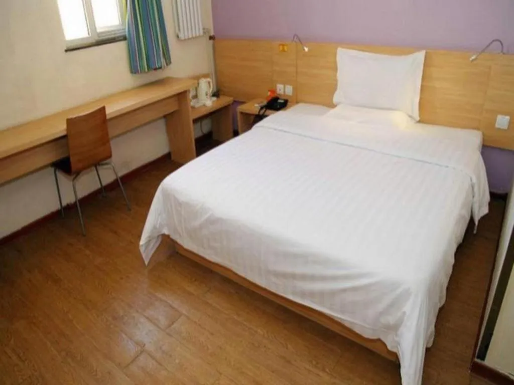 Bed in 7 Days Inn Beijing Tongzhou Universal Studio Linheli Metro Station