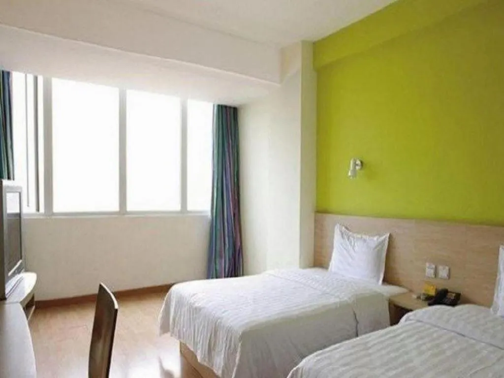 Bed in 7 Days Inn Beijing Tongzhou Universal Studio Linheli Metro Station
