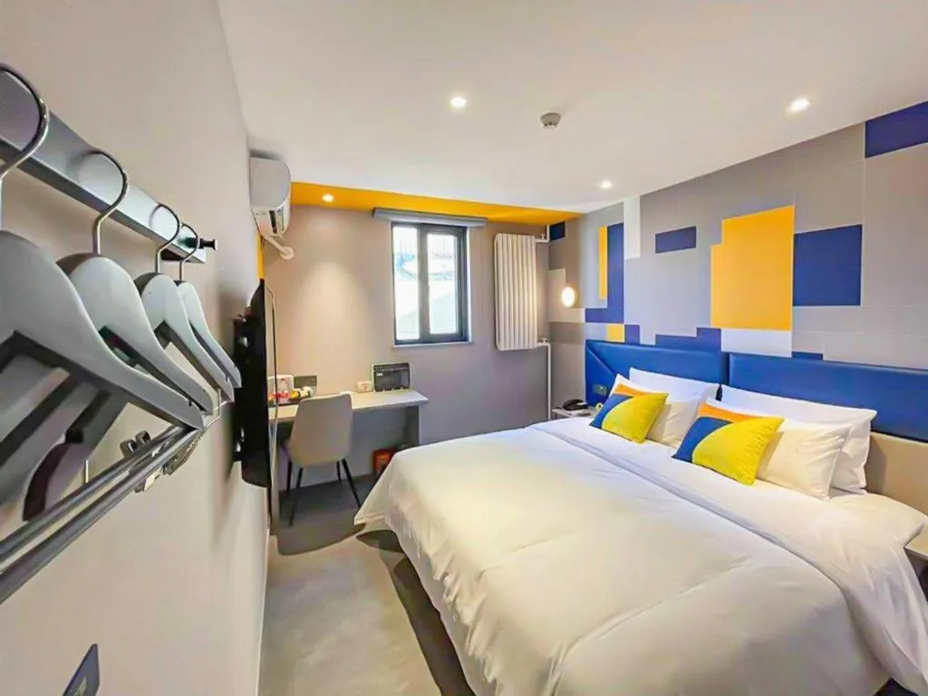 Bed in 7 Days Inn Beijing Tongzhou Universal Studio Linheli Metro Station