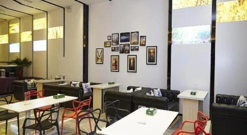 Lavande Hotel Wuhan Wujia Mountain Branch