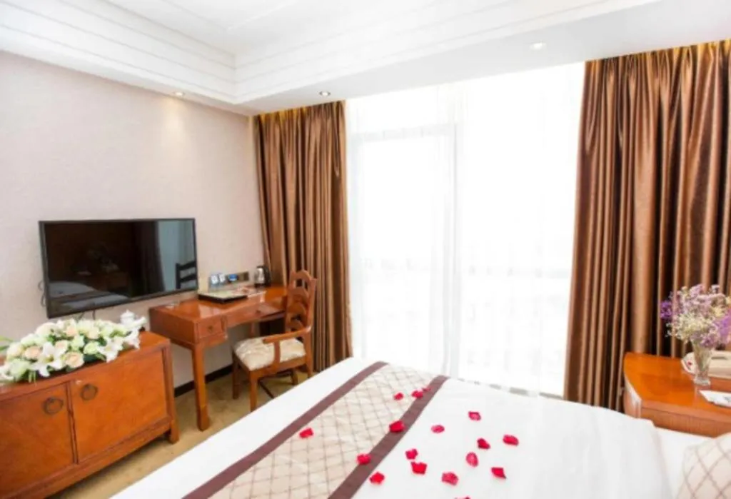 Bed in Auspicious Hotel