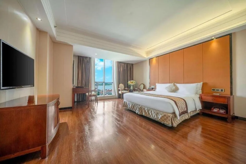 Bed in Auspicious Hotel