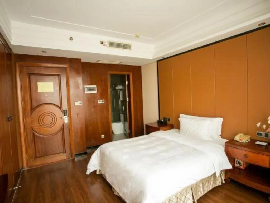 Bed in Auspicious Hotel