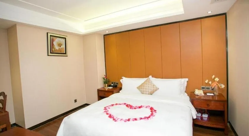 Bed in Auspicious Hotel