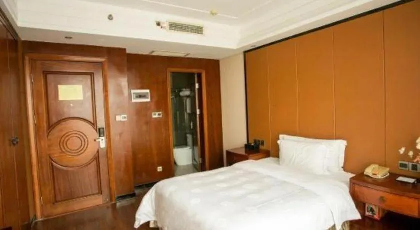 Bed in Auspicious Hotel