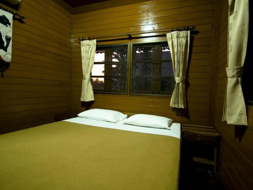 Bed in Little Home Beach